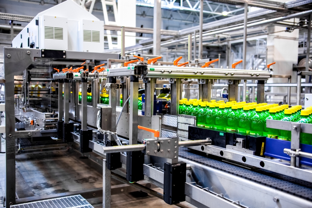 Bottling,Factory.,Beverage,Production,With,Conveyor,Belt,Machines